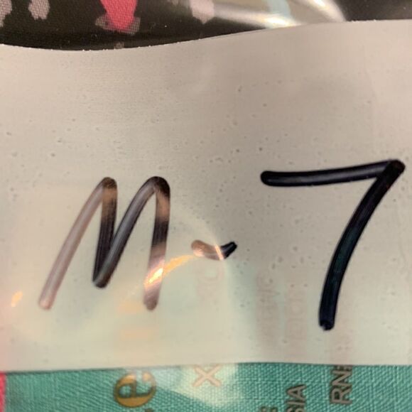 Infinity scrub top by Cherokee, XS, great condition - Picture 6 of 6